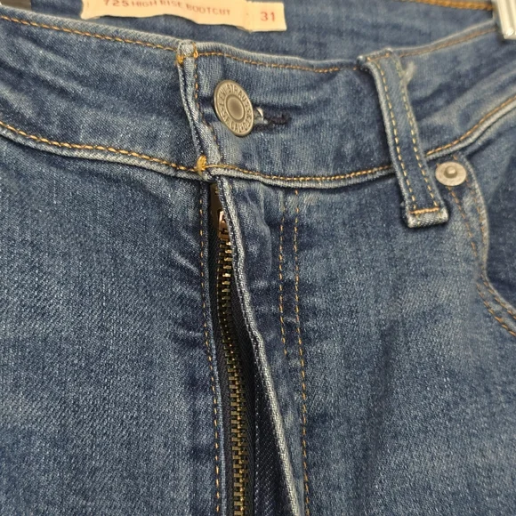 Levi’s 725 High Rise Bootcut Jeans Women 31 Mid Wash NWT - Picture 7 of 9